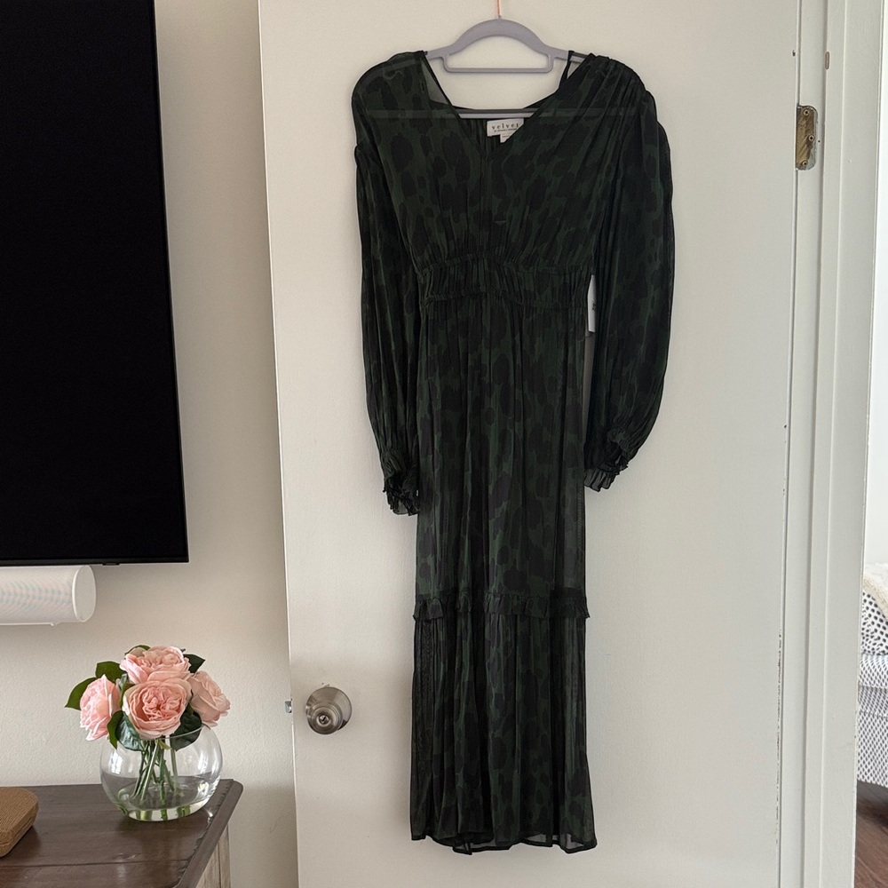 Velvet Green and Black Long Sleeve Tiered Midi Dress - Picture 7 of 7